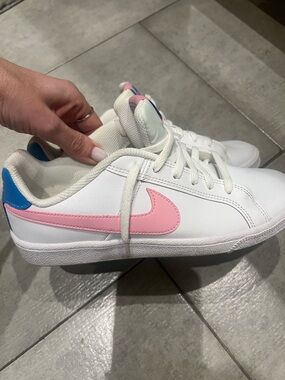 Nike White and Pink Girls Youth Sneakers - Breathable Mesh